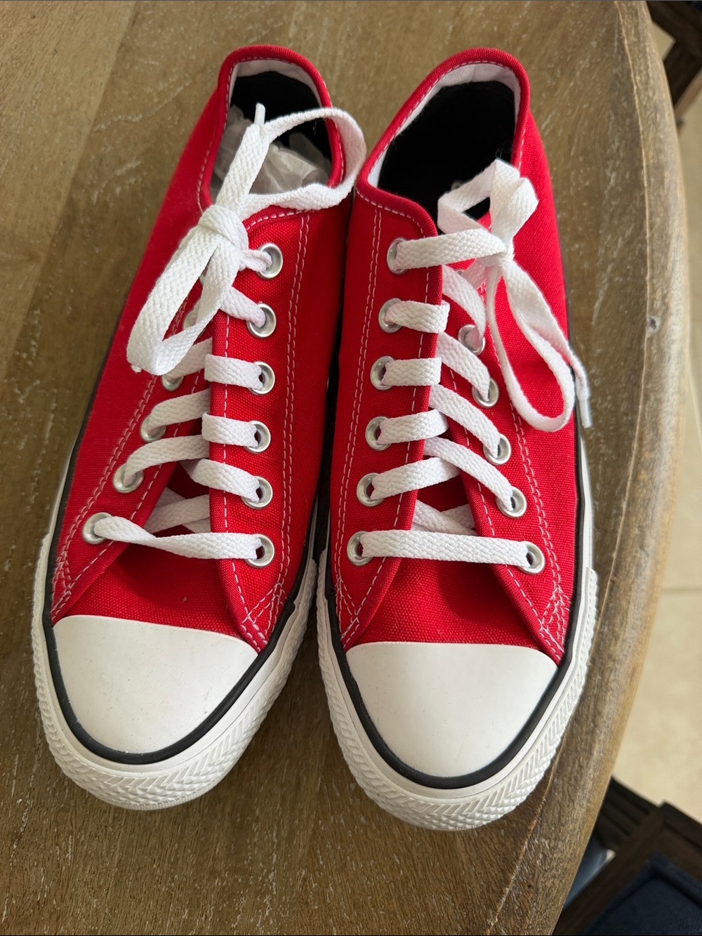 Like new women’s red low top converse size 8